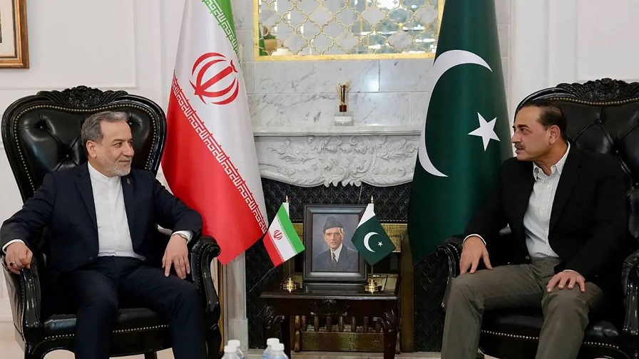 Abbas Araghchi oo ku sugan Islamabad.jpg